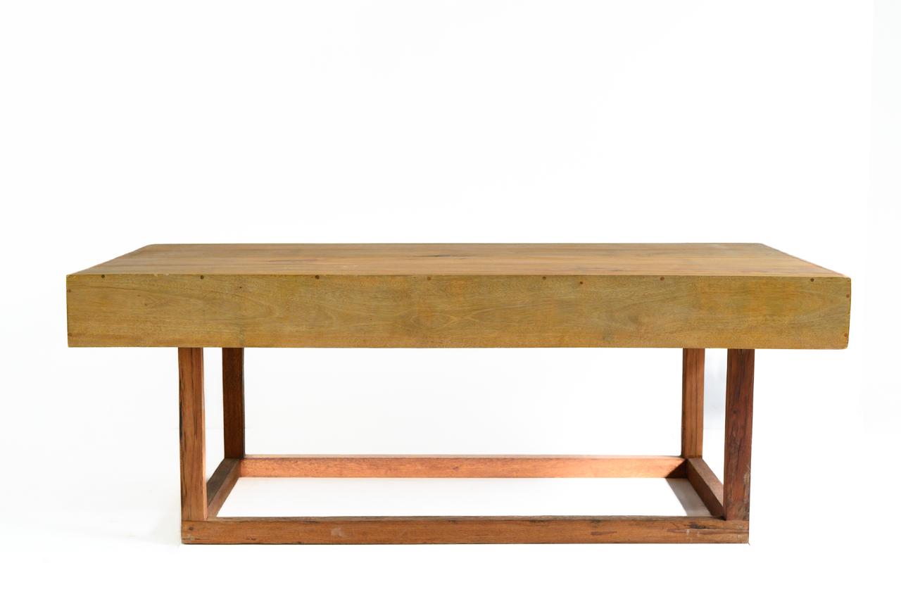 Mesa Caixa C/ Uma Base. - 2.10m L x 1.10m C - Galeria