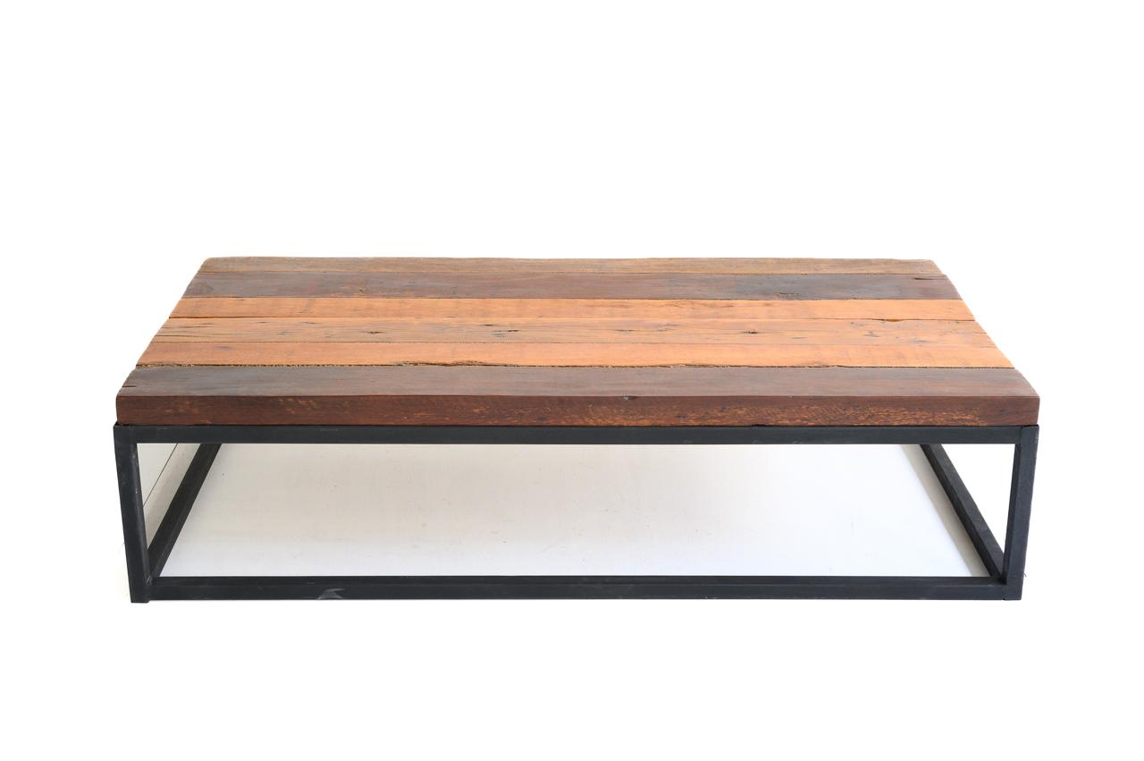 Mesa de Centro Dormente com Ferro. - 1.20m L x 1.0m C x 0.35m H - Galeria