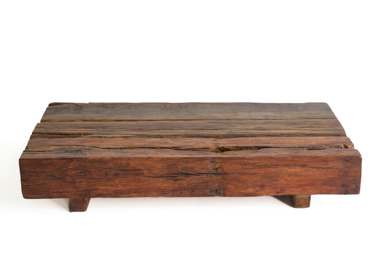 Mesa de Centro Dormente. - 1.10m L x 0.80m C x 0.30m H - Galeria